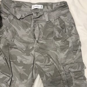 Abercrombie & Fitch women’s Cargo Pants - Camouflage